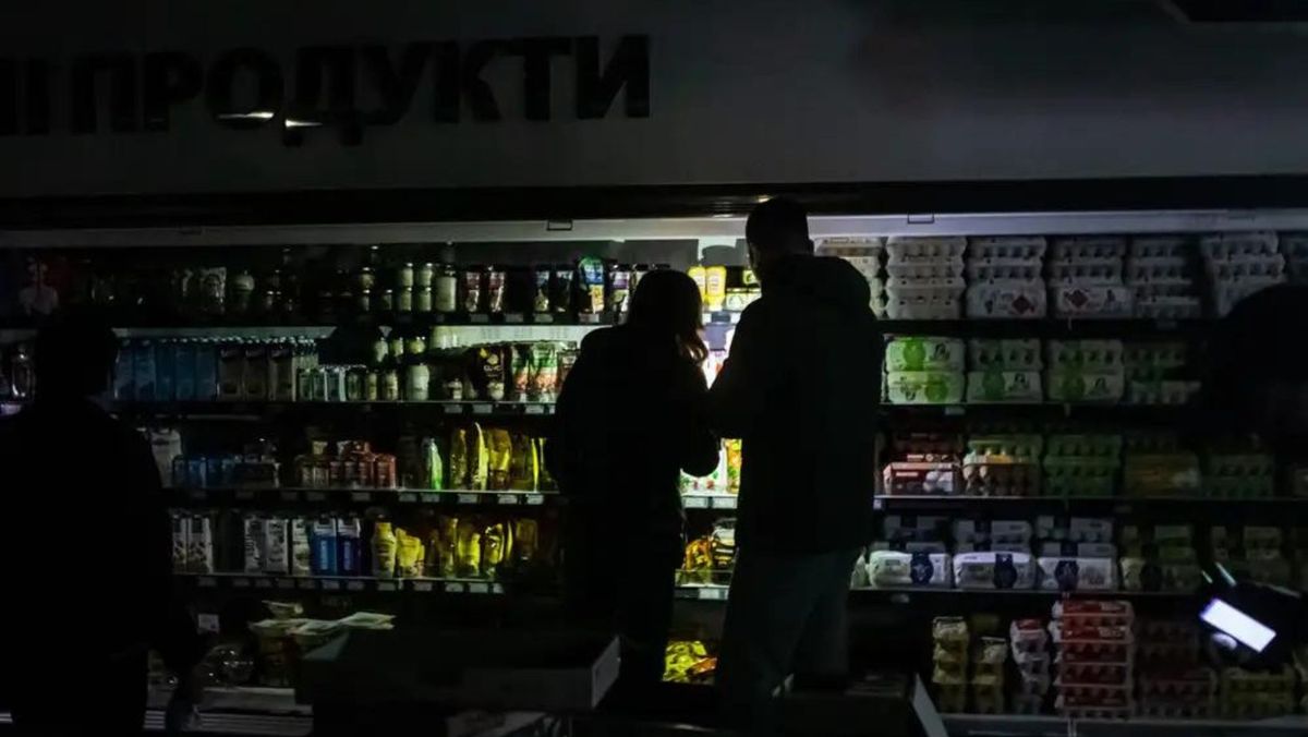 Până la iarnă, ucrainenii și-ar putea petrece cea mai mare parte a zilei în beznă - Financial Times