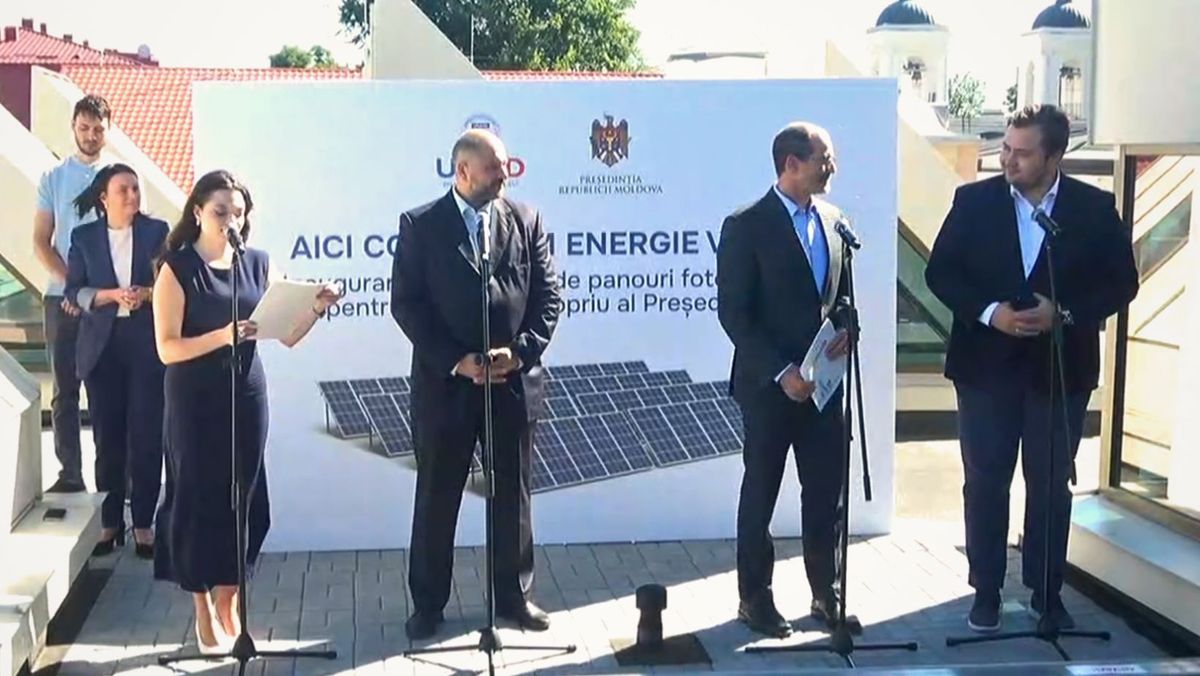 Pe acoperișul Președinției a fost instalat un sistem de panouri solare, procurat pe bani americani