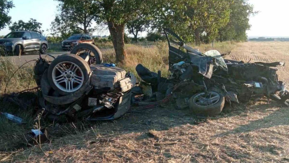 Grav accident la Taraclia. Un copil de 8 ani și tatăl acestuia au decedat