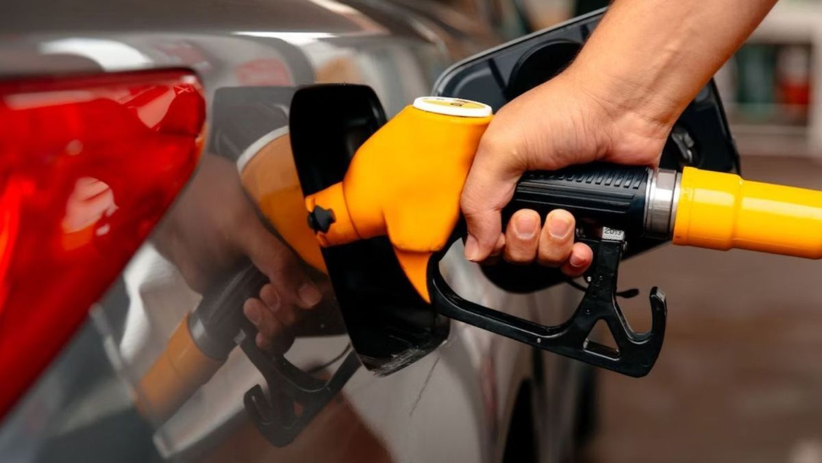 Carburanții se ieftinesc. Cât vor costa benzina și motorina în acest weekend