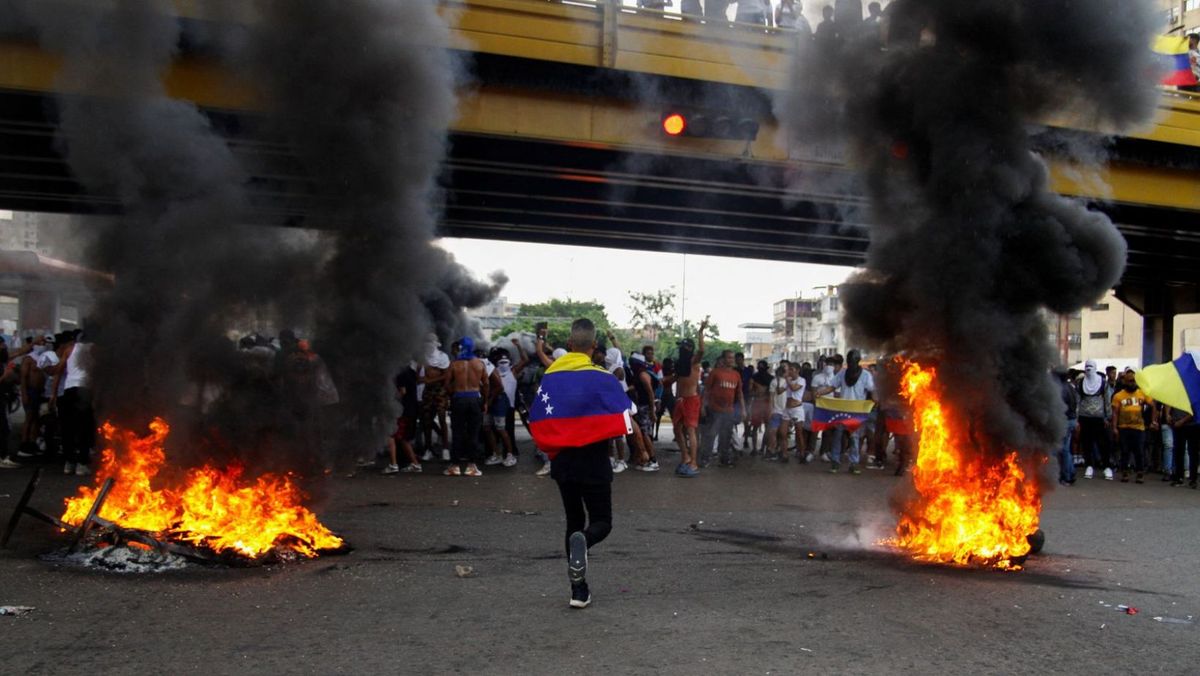 Proteste în Venezuela după realegerea președintelui Nicolas Maduro. O persoană, ucisă la manifestații