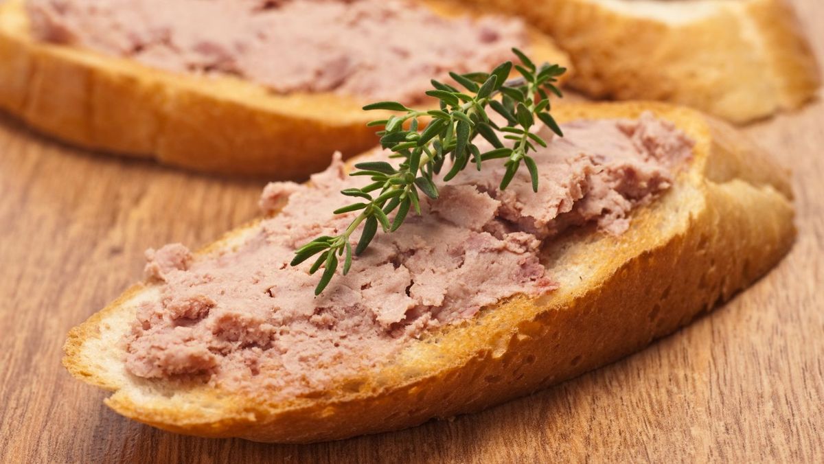 Alertă alimentară. Un lot de pate fabricat din carne de găină, retras din comerț