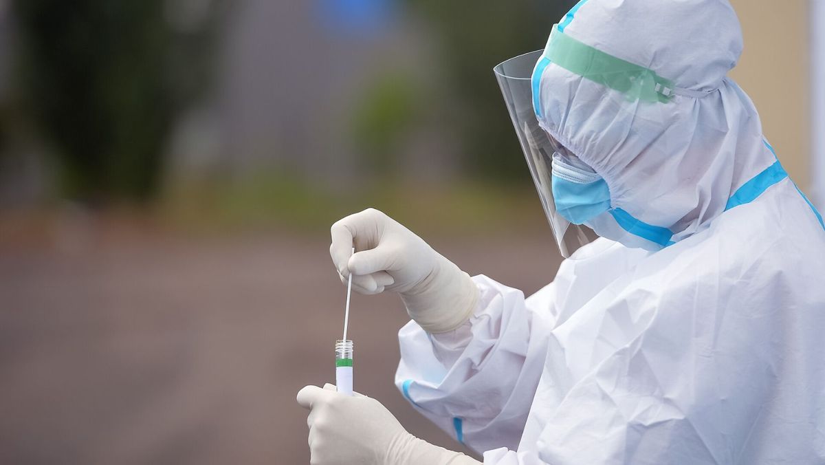 Alarmant! Numărul de infectări noi cu coronavirus a crescut cu 60,8% într-o singură săptămână