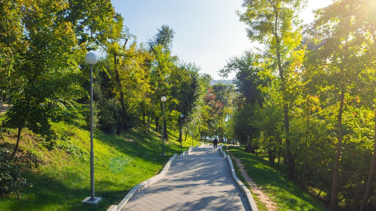 Meteorologii au emis cod galben de caniculă. Temperatura maximă va atinge valori de +33°C