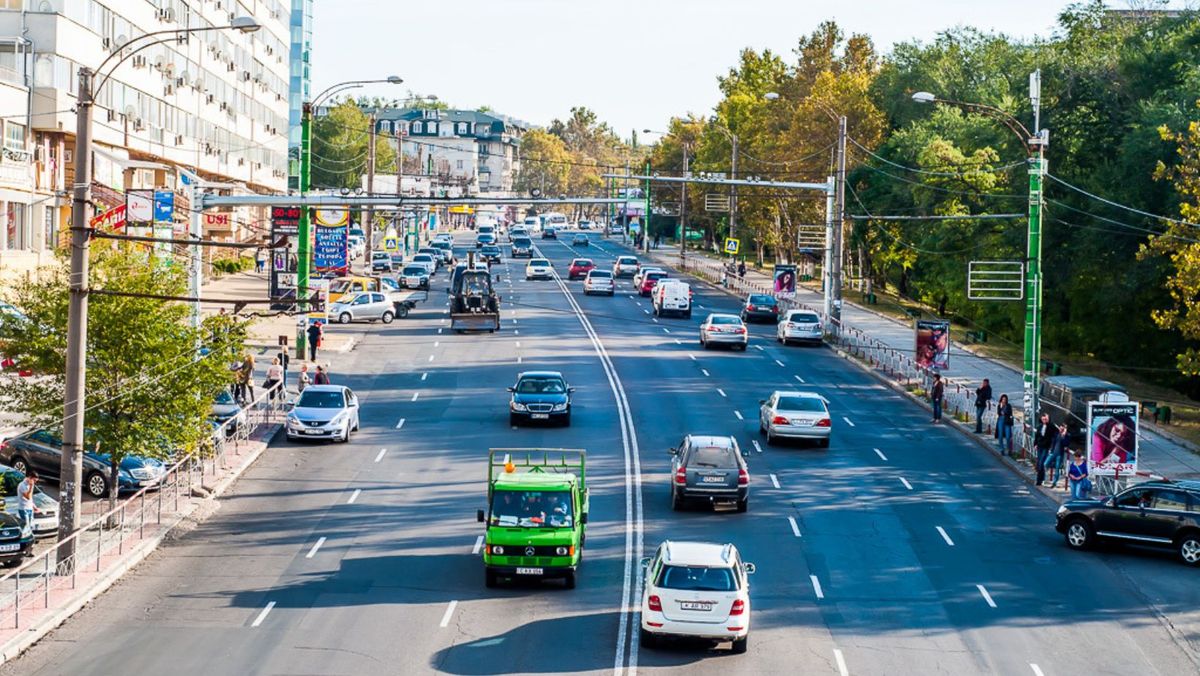 Atenție, șoferi. Circulația rutieră, oprită pe bulevardul Decebal din cauza unor lucrări