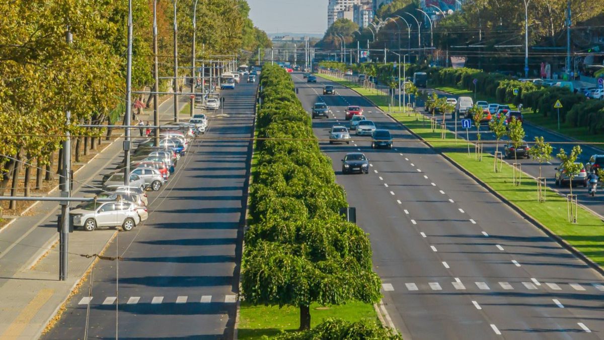 Un copil de 10 ani, spulberat de un autocar în timp ce trecea strada regulamentar, în Chișinău