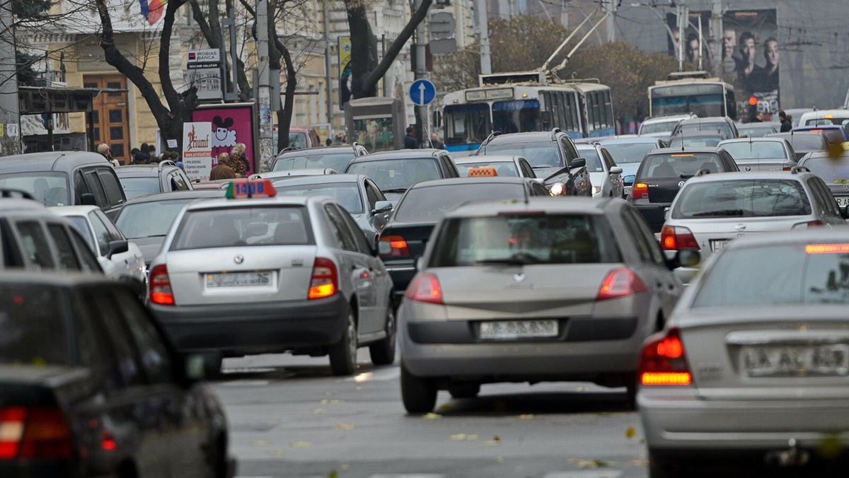 Șoferii care comit încălcări minore în trafic vor primi avertismente în loc de amenzi. Proiect votat de Parlament