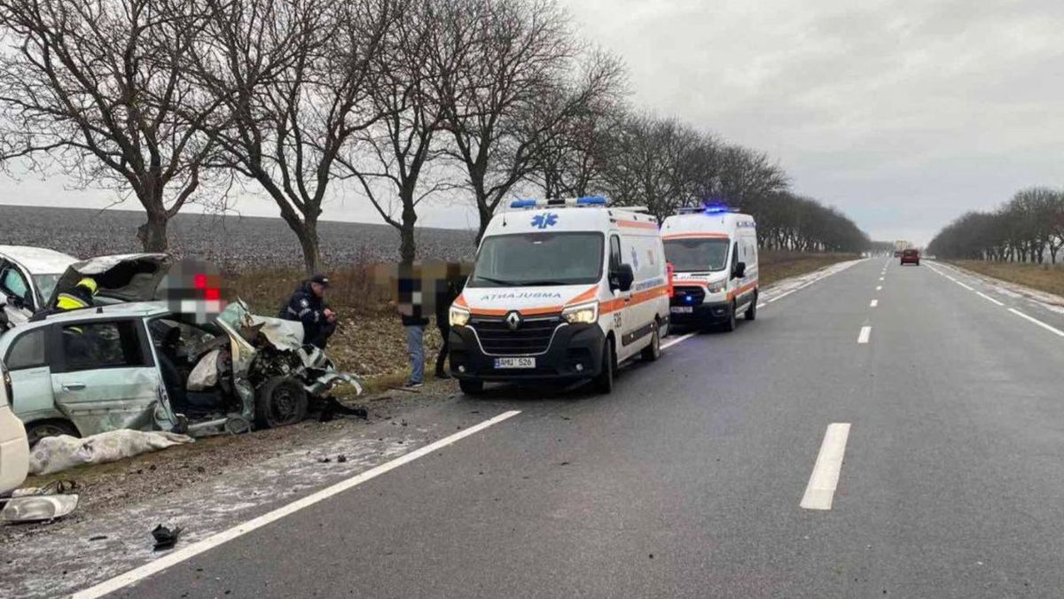 Un polițist din Drochia și soția lui au murit într-un grav accident rutier. Fetița cuplului se află în stare gravă