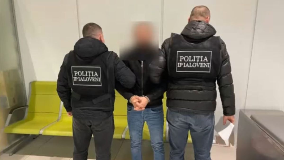 VIDEO/ Moldovean căutat de Interpol, extrădat din Italia. A fost condamnat pentru trafic de copii