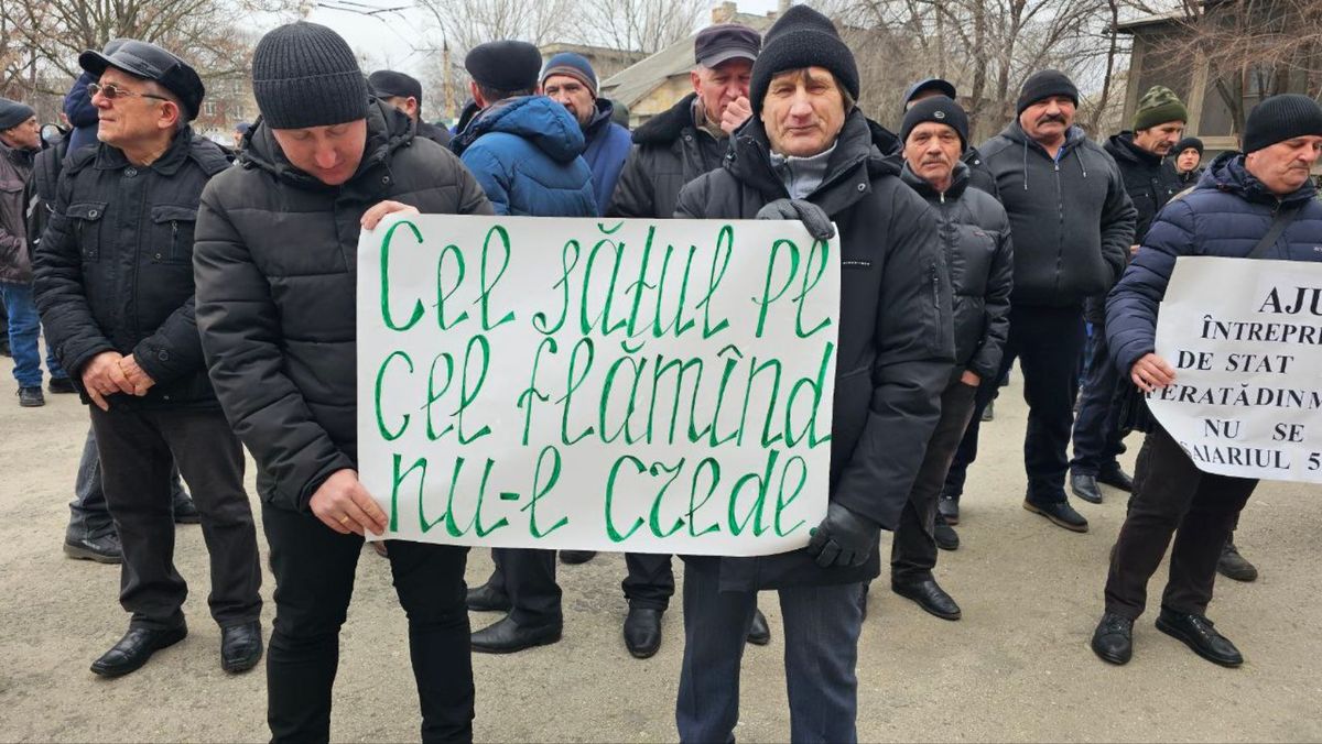 „Cel sătul pe cel flămând nu-l crede”. Feroviarii au ieșit din nou la protest - FOTO/VIDEO