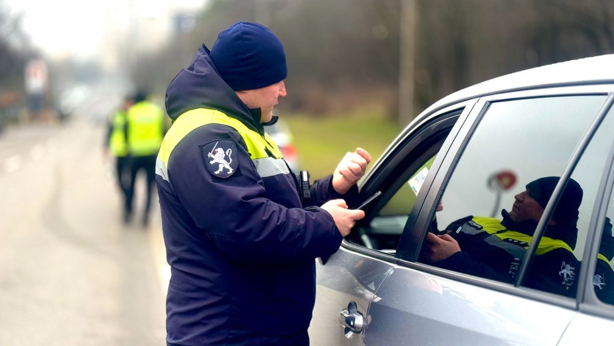 Prinși „pe picior greșit”, șapte șoferi din țară au vrut să-i mituiască pe polițiști pentru a scăpa de pedeapsă