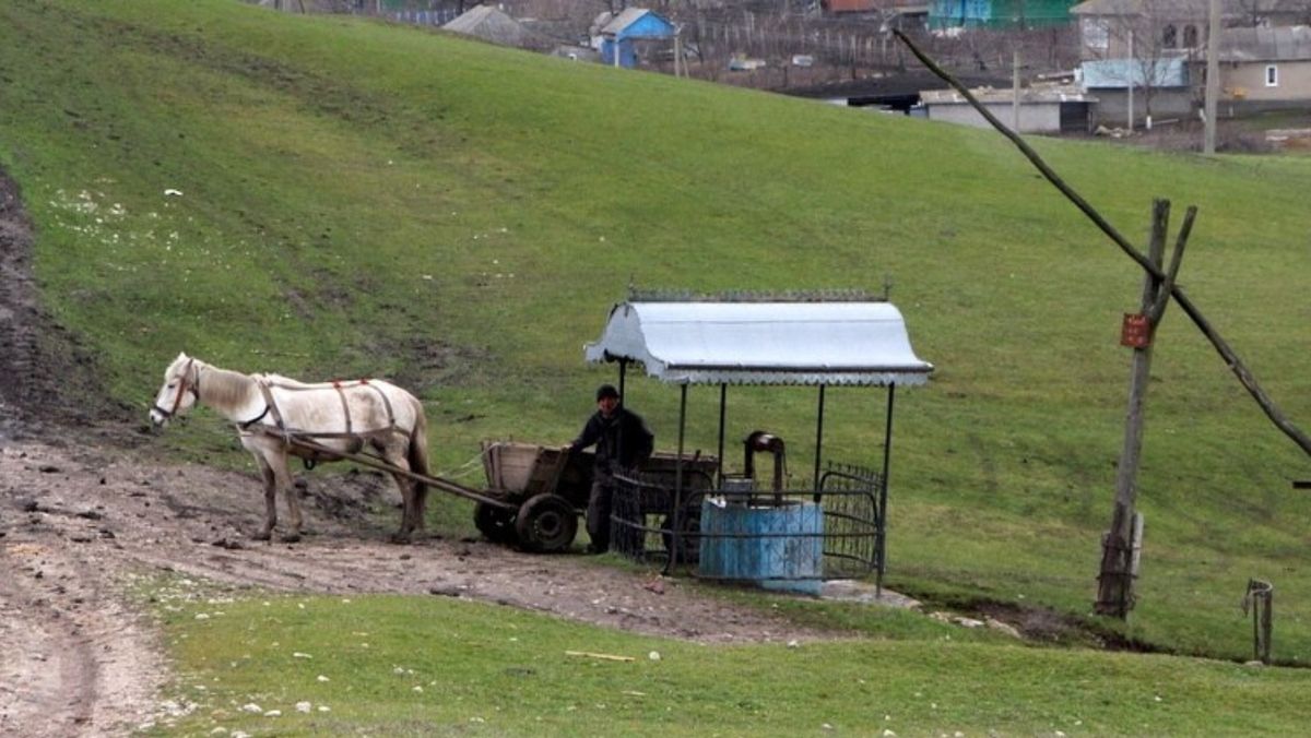 Peste 75% din fântânile din țară au apă contaminată. Principalele surse de poluare și recomandări pentru cetățeni