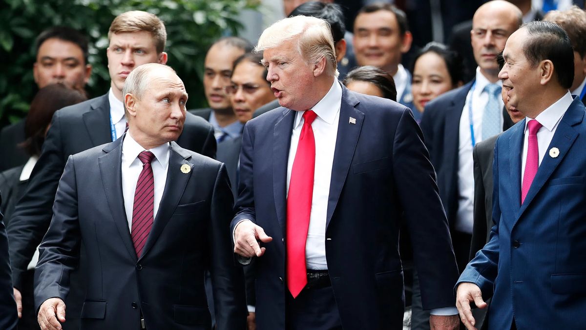 Trump anunță că va discuta marți cu Putin despre încetarea războiului din Ucraina