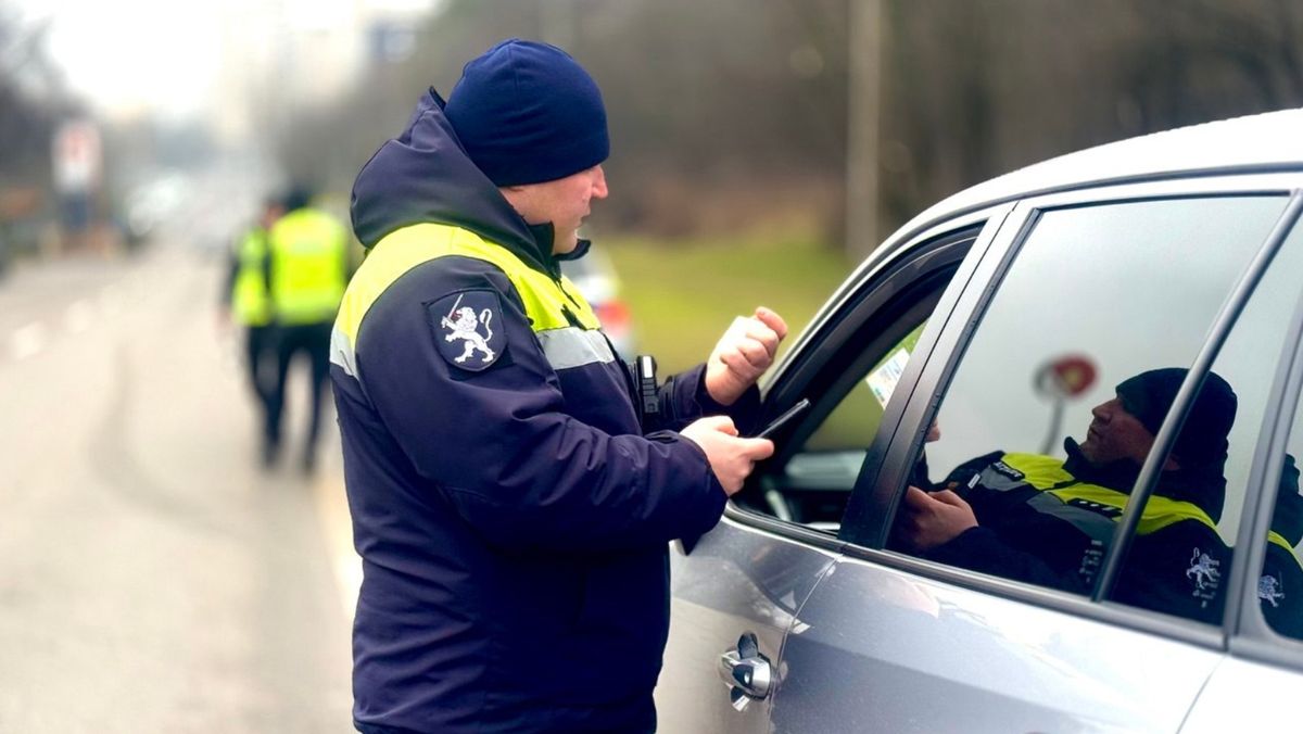 Polițiștii au fixat peste 3.500 de încălcări rutiere în weekend. Câți șoferi au fost prinși în stare de ebrietate