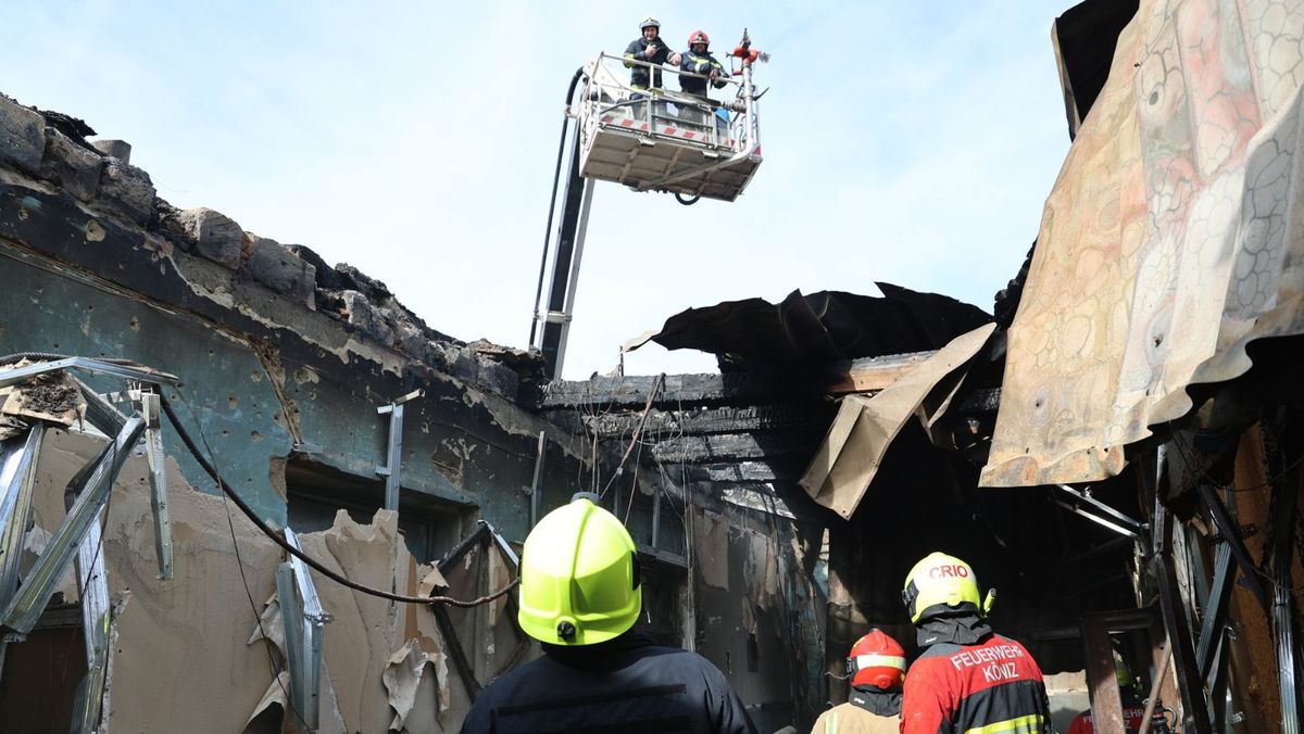 Incendiul de pe strada Columna: Au loc lucrări de demontare și dezasamblare a construcției afectate de flăcări