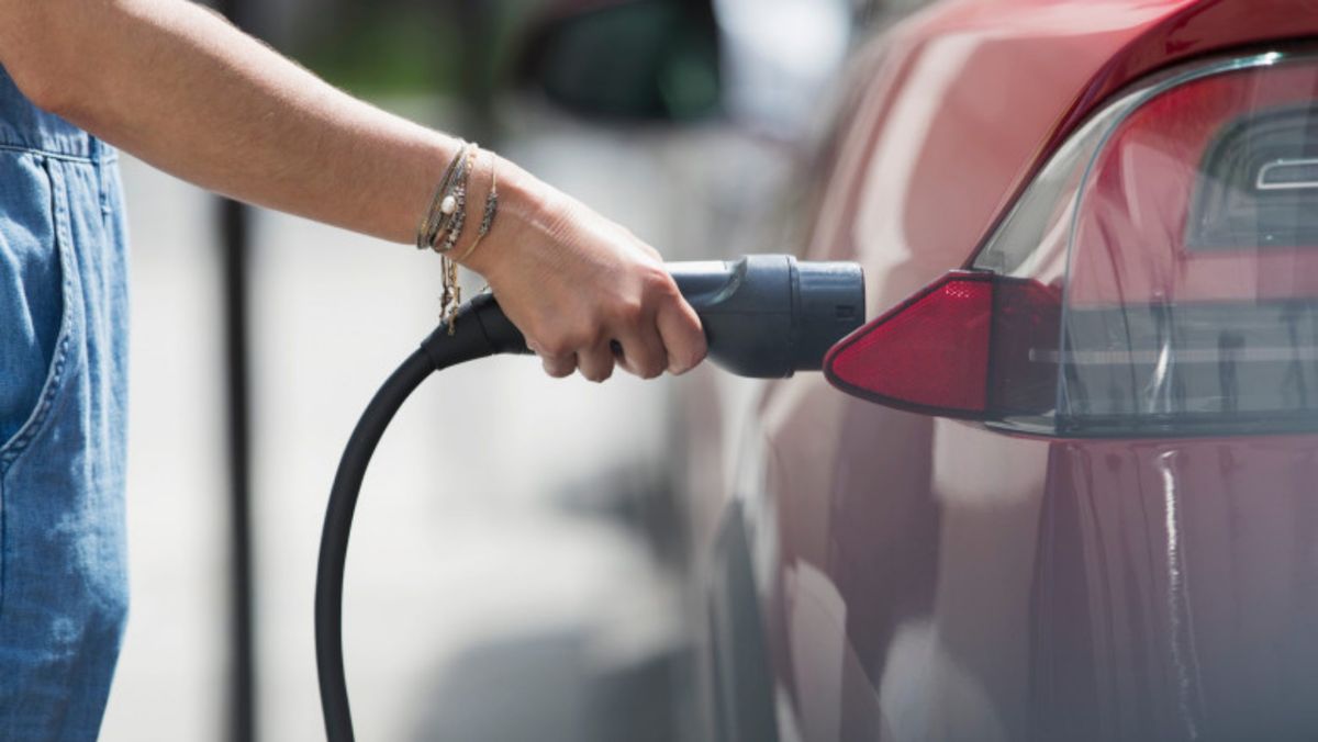 În R. Moldova au crescut semnificativ înmatriculările mașinilor electrice și hibride