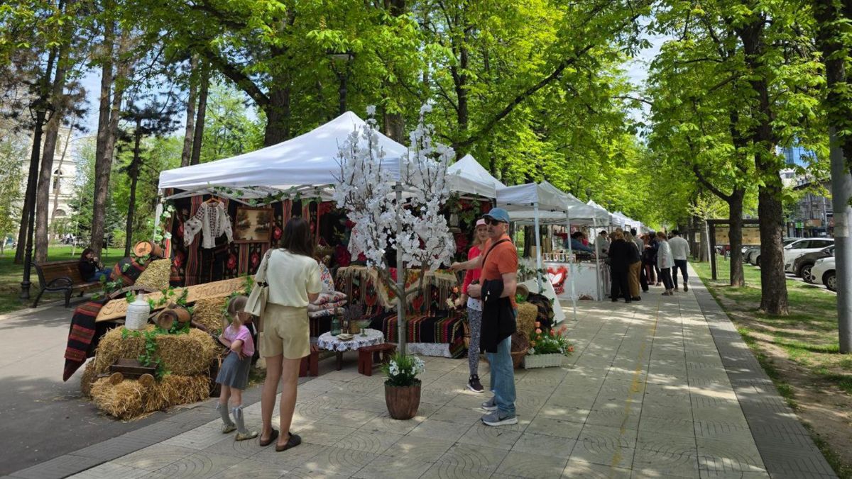 În capitală sunt organizate târguri cu produse și mărfuri autohtone. Lista adreselor din fiecare sector