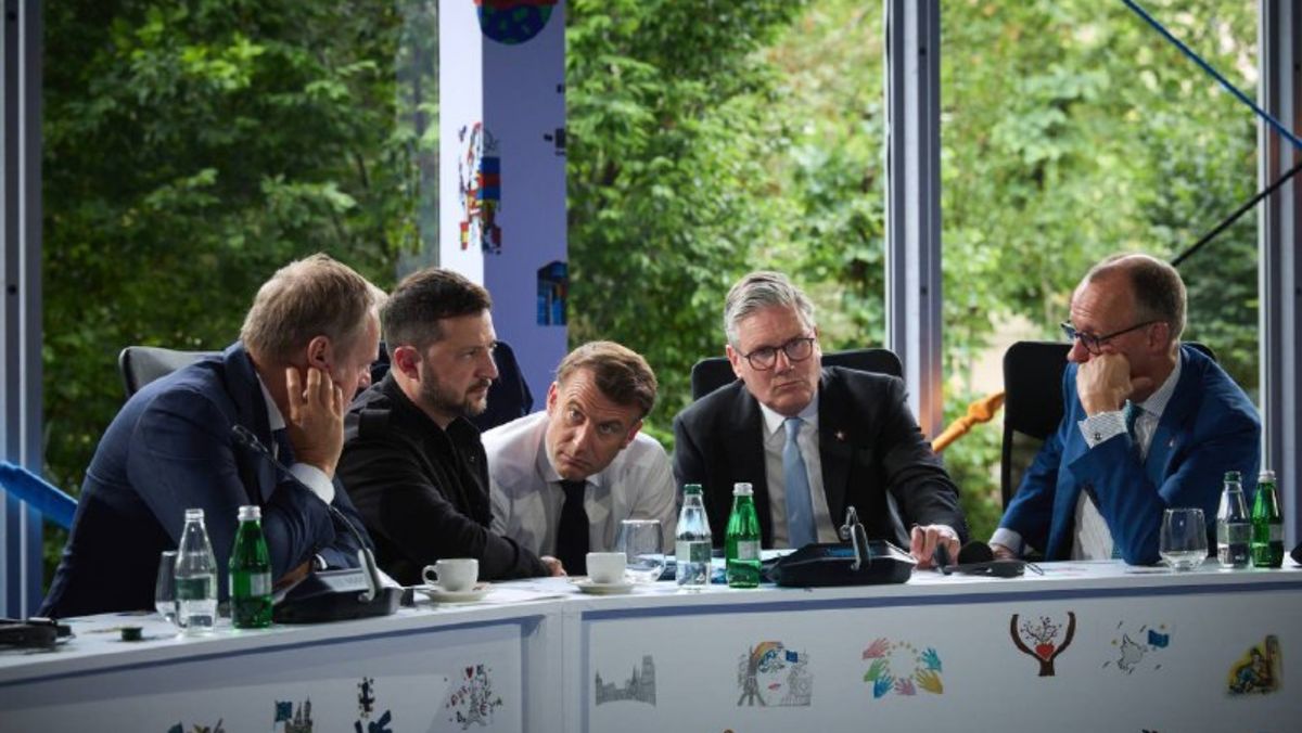 Zelenski, Macron, Merz, Starmer și Tusk, discuție telefonică cu Trump, după runda de negocieri de pace cu Rusia
