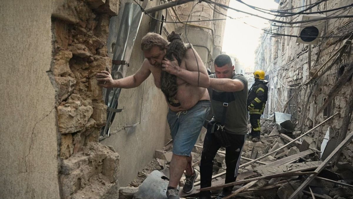 Bombardamente la Kiev și Odesa. Cel puțin 14 oameni au murit, iar 59 au fost răniți