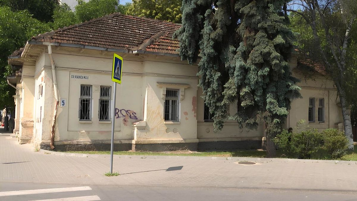 Clădirea în care urma să fie creat Centrul Cultural „Eugen Doga” continuă să zacă în paragină