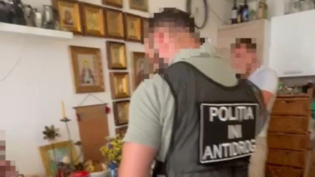 Trei persoane, printre care un preot, cercetate penal pentru trafic de droguri