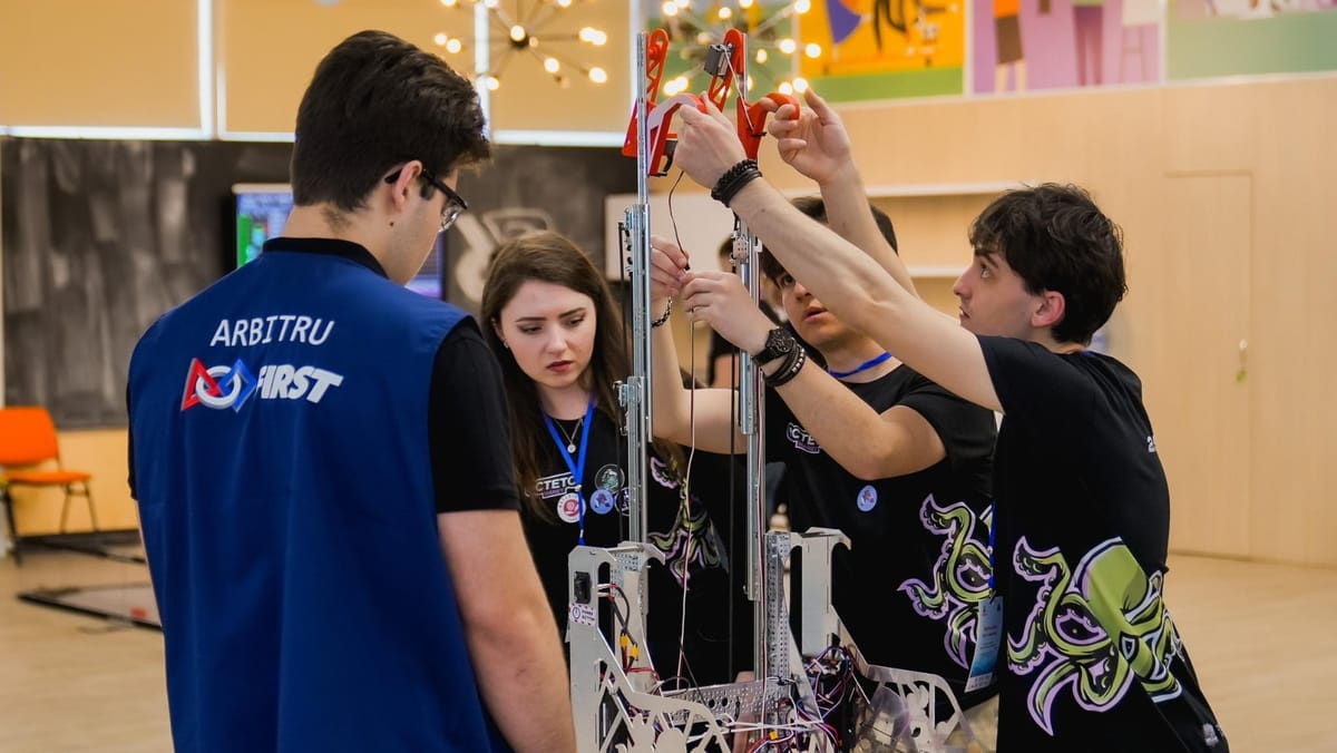 Concurs pentru școlile din R. Moldova. Vor putea accesa programul internațional de robotică FIRST Tech Challenge