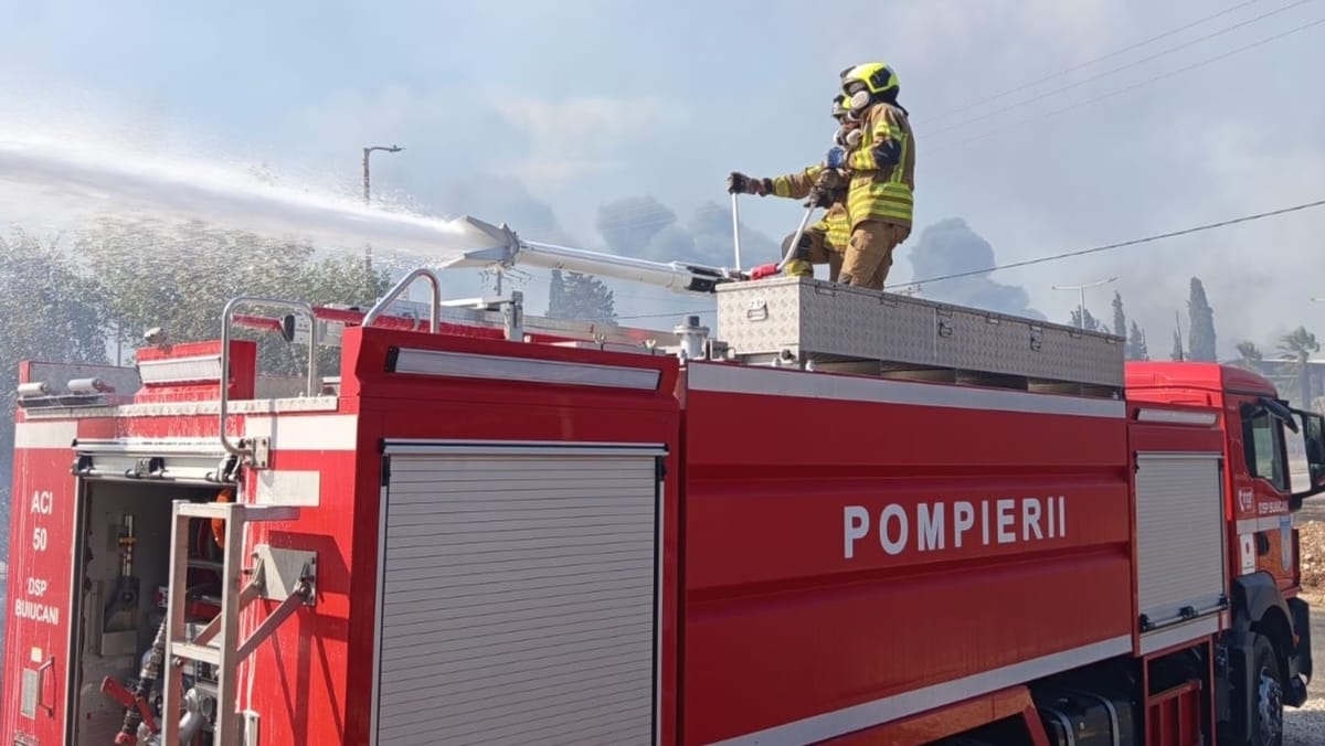Fum dens deasupra orașului Cantemir. Persoanele care suferă de boli respiratorii, rugate să rămână acasă
