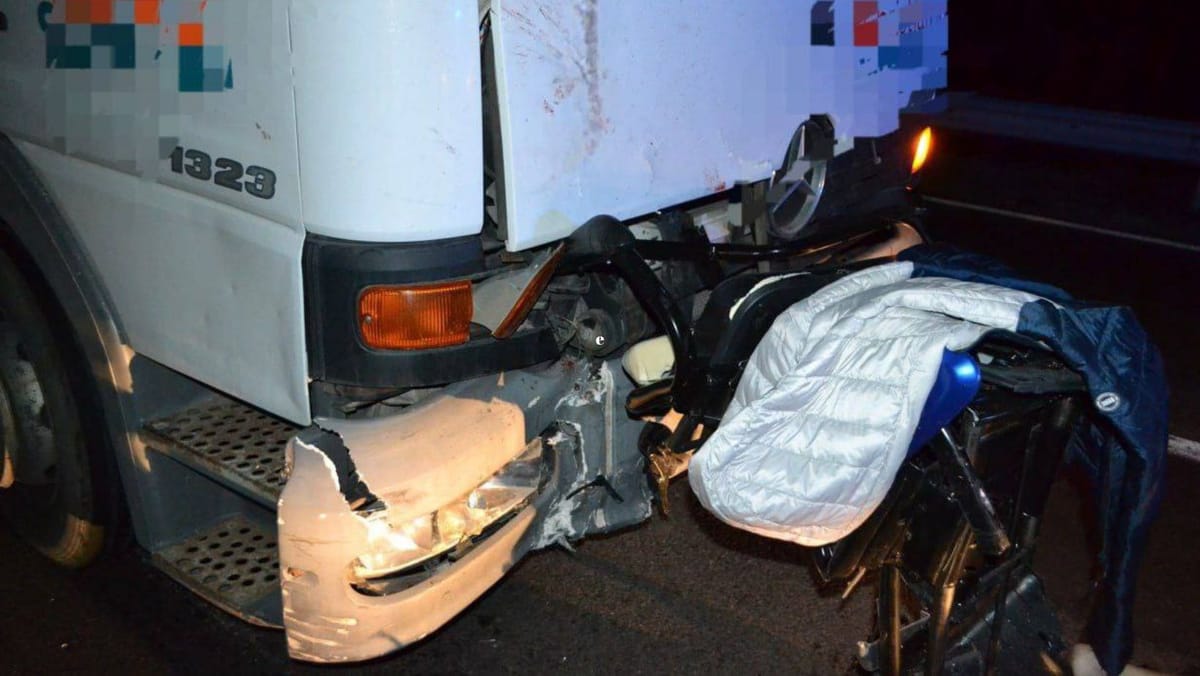 Impact fatal în raionul Cimișlia. Un bărbat pe tricicletă electrică a fost spulberat de un autocamion
