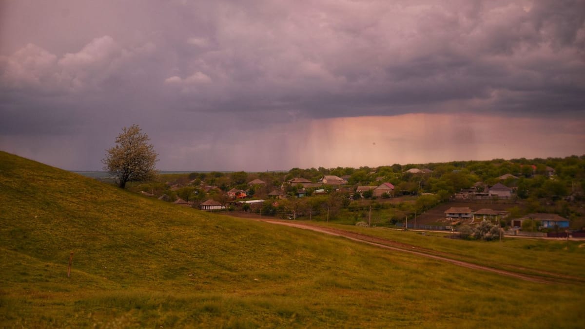 Caniculă, ploi cu descărcări electrice și vânt puternic. Prognoza meteo pentru ziua de 22 august