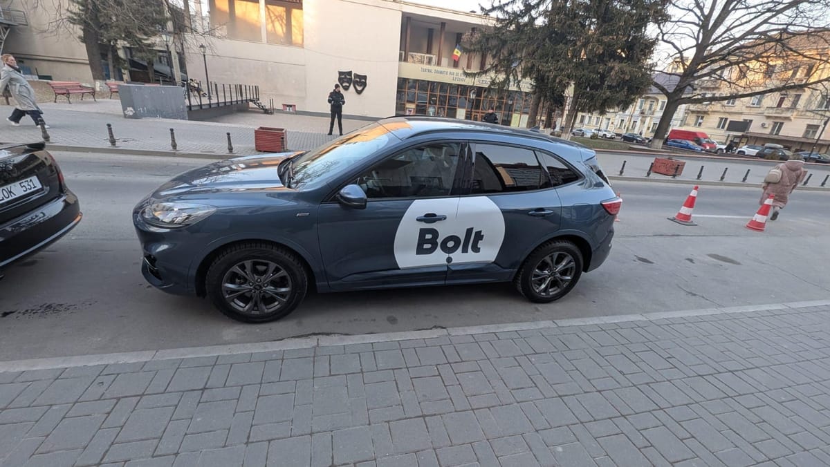 La Chișinău a fost lansat un nou serviciu de taxi. Pasagerii au reducere de 50% pentru primele trei călătorii
