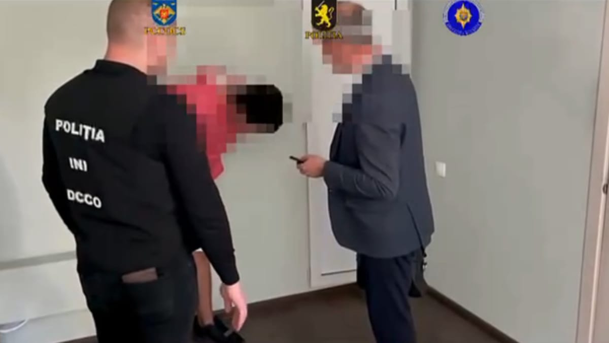 Unsprezece dintre cele 74 de persoane reținute în dosarul dezordinilor în masă, plasate în arest preventiv