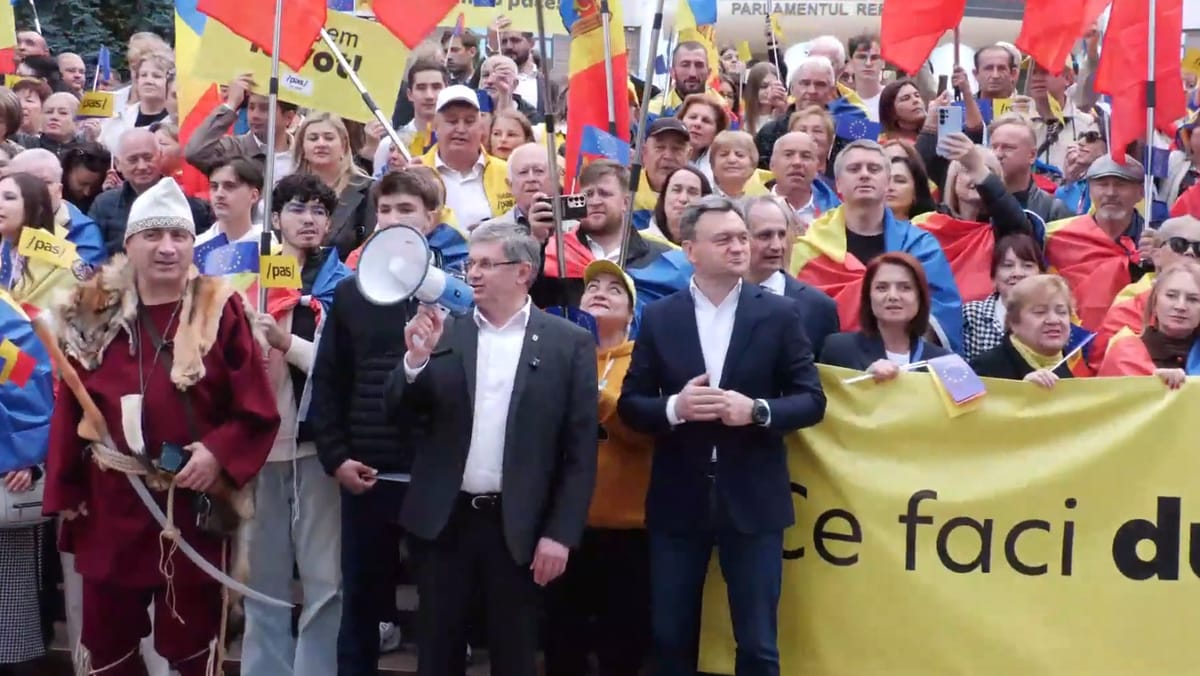 Partidul de guvernământ a organizat un marș în centrul Chișinăului