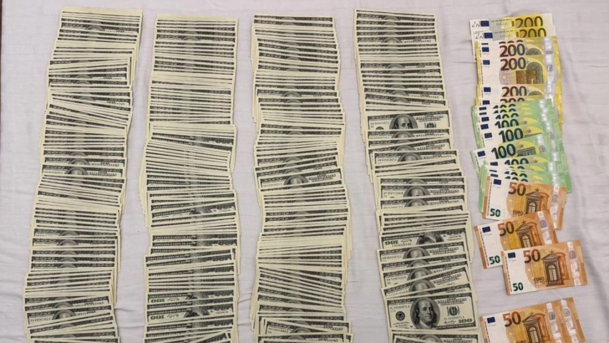 Percheziții într-un dosar de spălare de bani și finanțare ilegală a activităților politice: O persoană, reținută pentru 72 de ore
