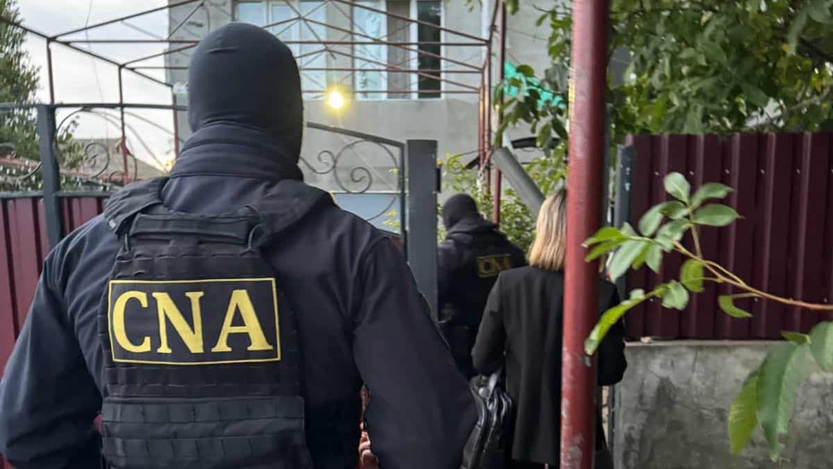 În toată țara au loc percheziții în dosarele de corupere a alegătorilor. Zece persoane au fost reținute pentru 72 de ore