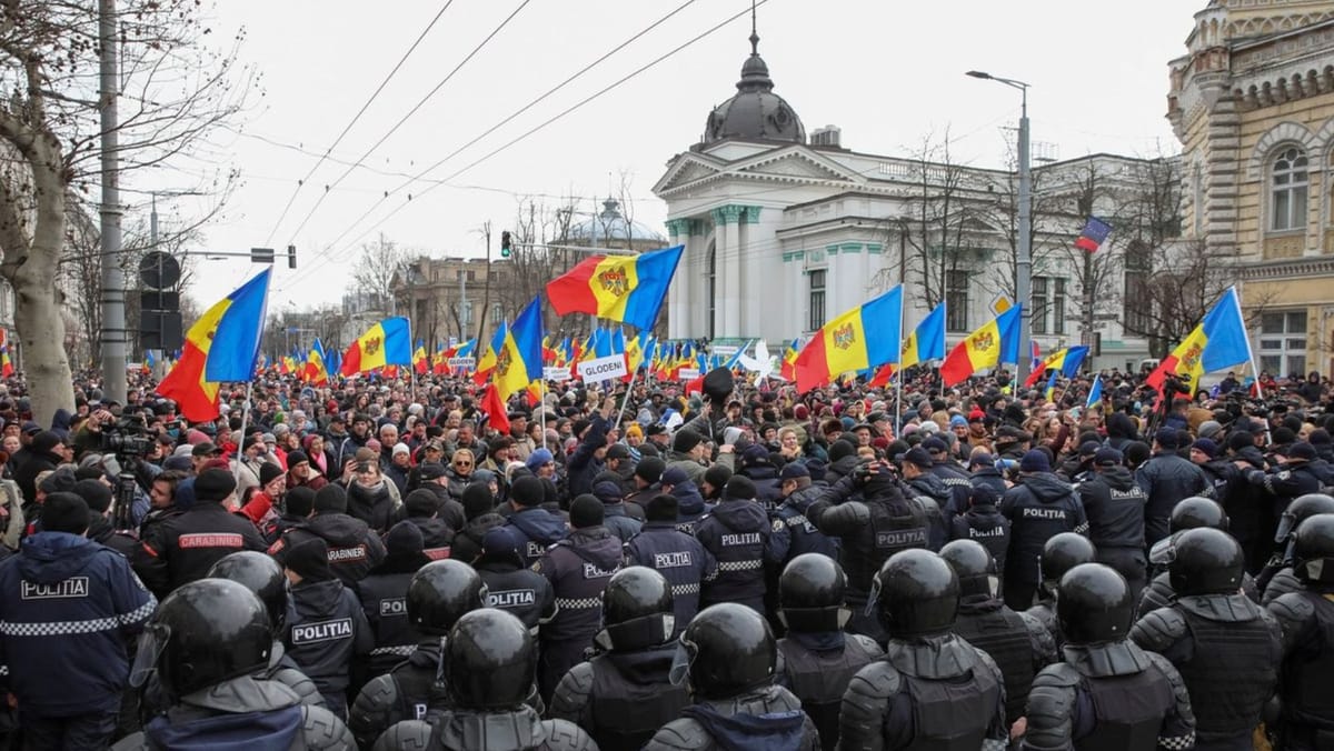 Mai multor cetățeni li s-ar promite bani pentru a participa astăzi la un protest anunțat în capitală