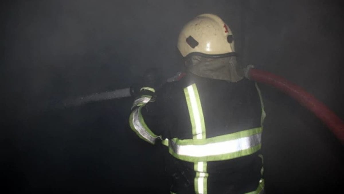 Incendiu într-un bloc locativ din Bălți. Proprietarul unui apartament a suferit arsuri pe jumătate din suprafața corpului