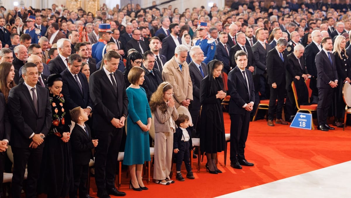 Maia Sandu participă la Slujba de Sfințire a picturii Catedralei Naționale din București - VIDEO