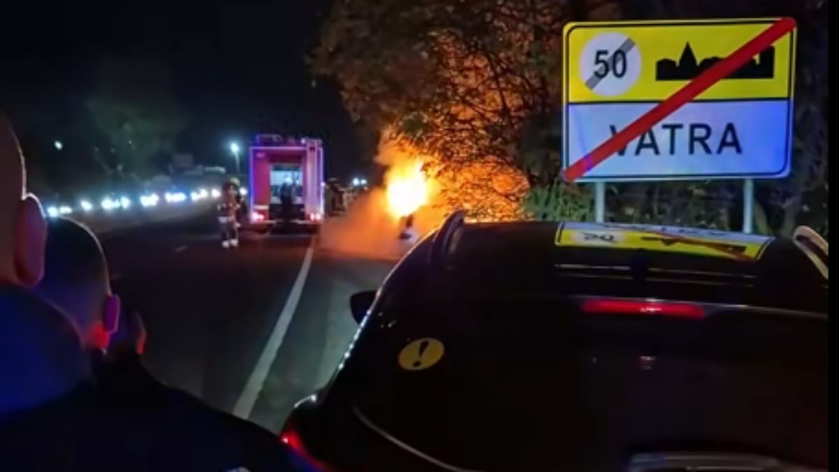 Mașină mistuita de flăcări la Vatra. Victime nu au fost înregistrate