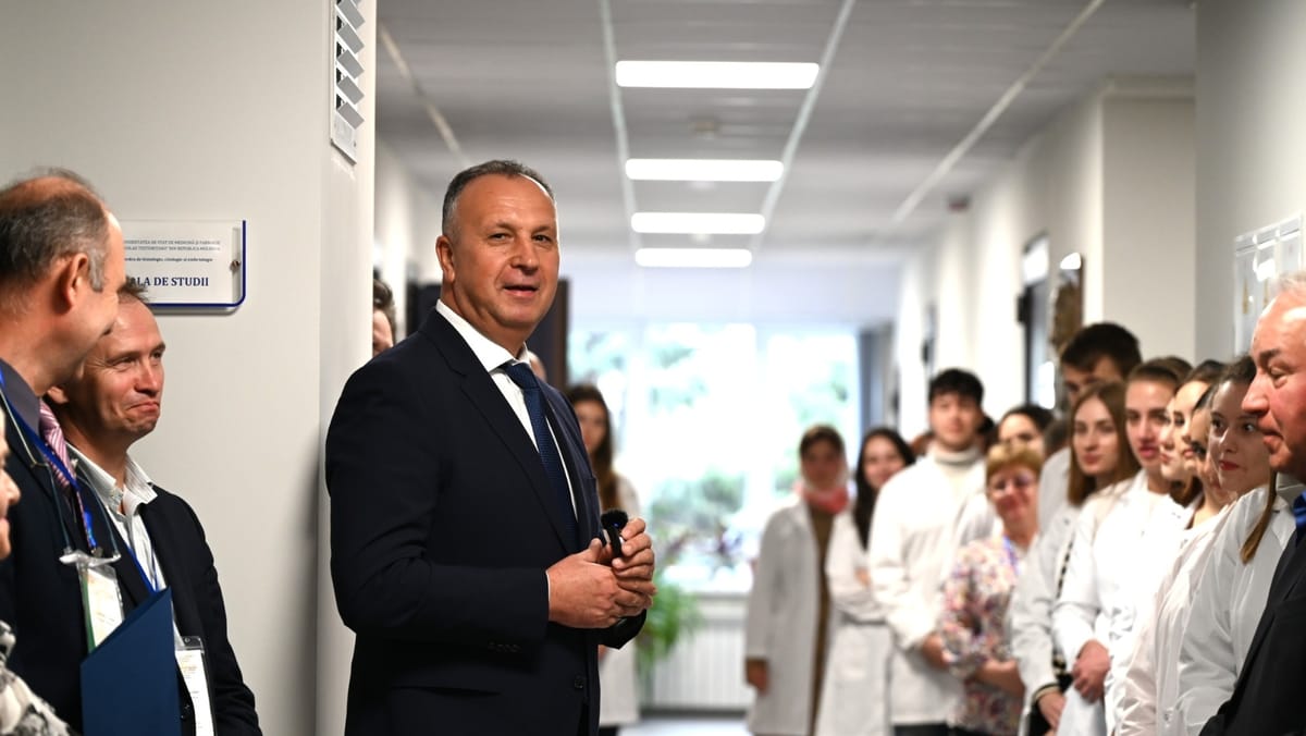 Scandalul diplomelor false investigat în România: Ministrul Sănătății al R. Moldova ar putea fi audiat de procurorii români
