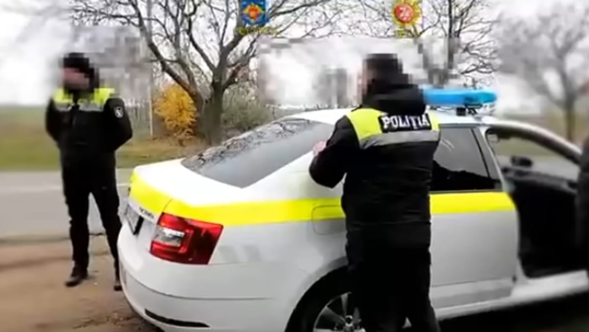Doi inspectori de patrulare, reținuți pentru corupere pasivă: Bănuiții ar fi pretins și primit 300 de euro de la un șofer