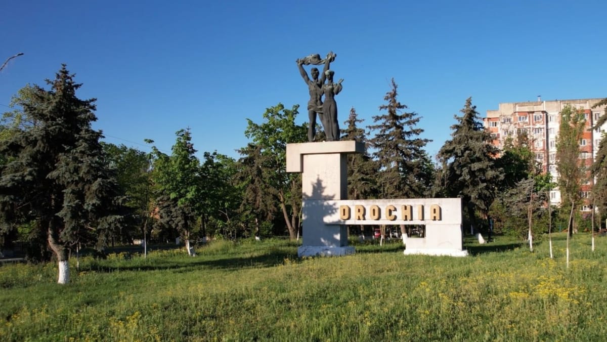 Tragedie la Drochia. O femeie de 80 de ani, tamponată de un camion