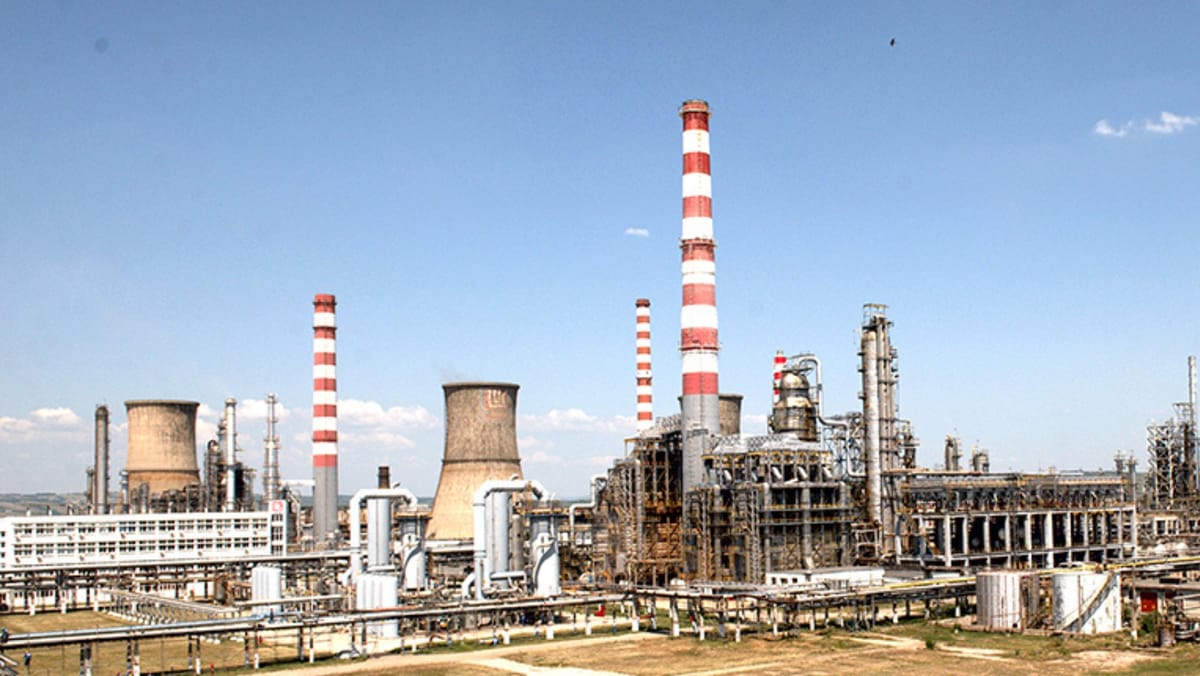 România se pregătește să preia controlul asupra rafinăriei Petrotel Lukoil