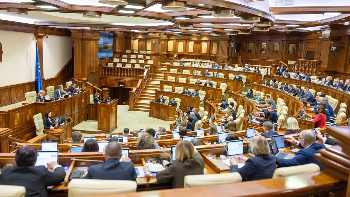 LIVE/ Parlamentul se convoacă în ședință plenară. Pe ordinea de zi - denunțarea Acordului cu Rusia privind activitatea centrelor culturale