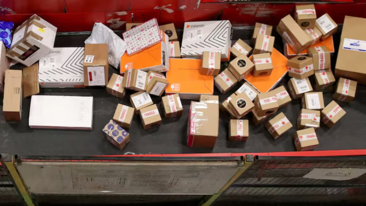 UE vrea să taxeze coletele ieftine din China începând cu 2026: ce înseamnă asta pentru consumatori și retaileri