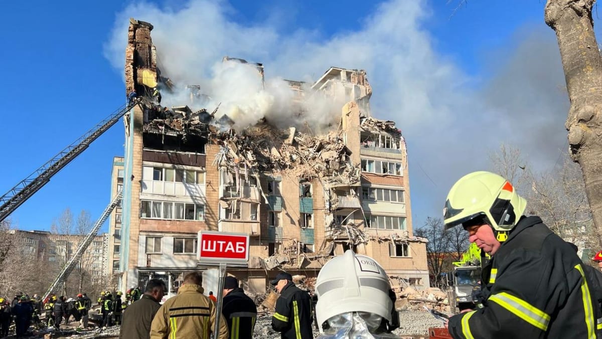 Orașul ucrainean Ternopol, atacat cu drone și rachete: Cel puțin 20 de oameni au murit, inclusiv doi copii