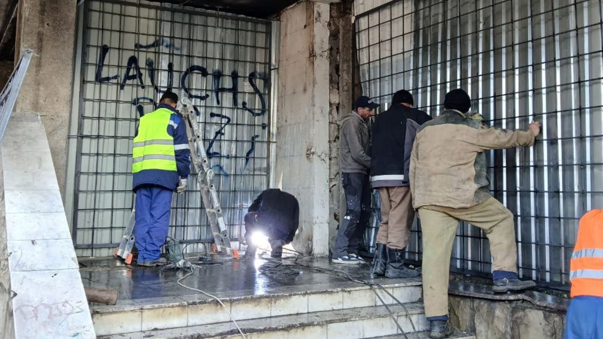 Toate intrările în clădirea fostului Hotel „Național” au fost blocate. Precizările autorităților municipale