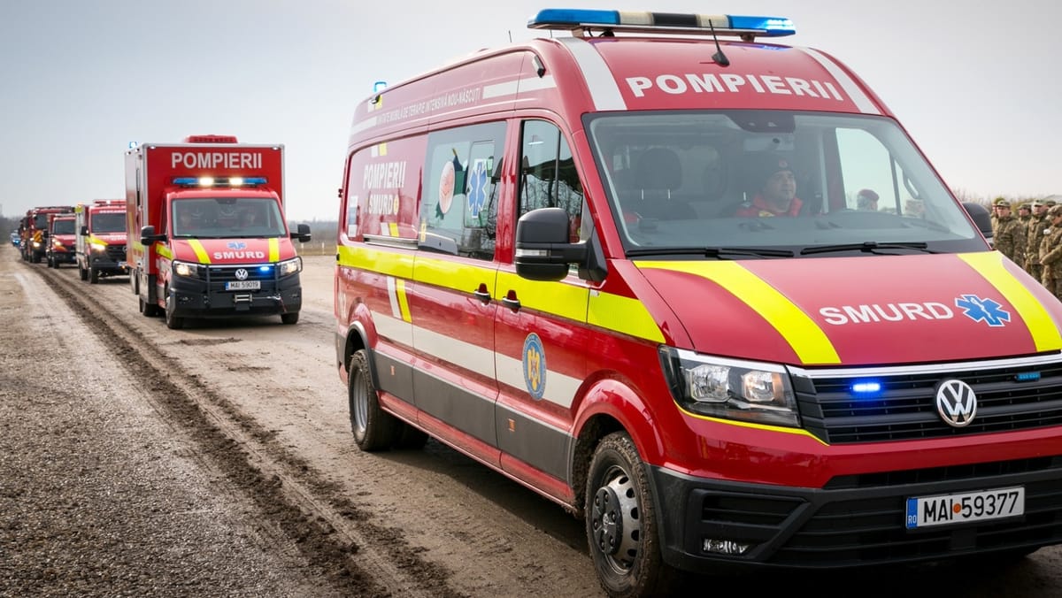 Un microbuz cu 18 pasageri din R. Moldova a luat foc pe un drum din România: Oamenii au reușit să se evacueze la timp