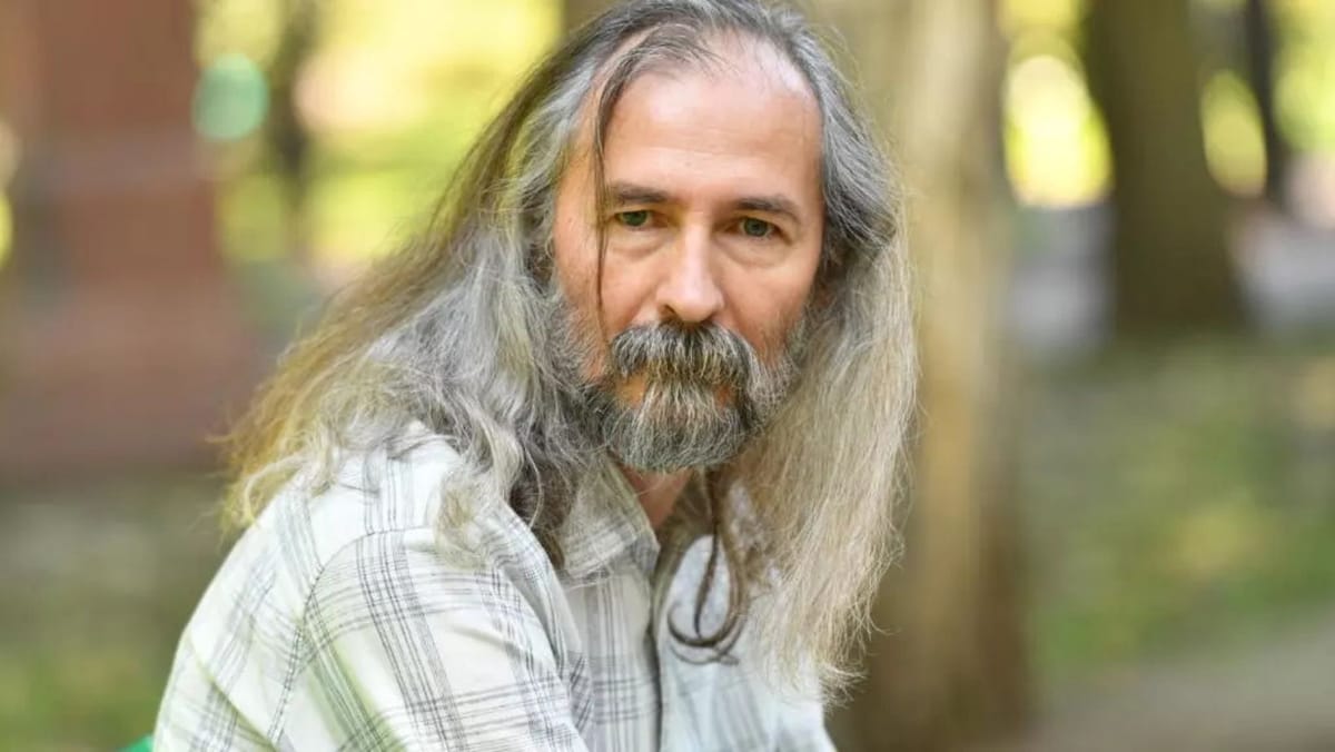 Emilian Galaicu-Păun a primit Ordinul Artelor și Literelor al Franței. Este primul scriitor moldovean decorat cu această distincție