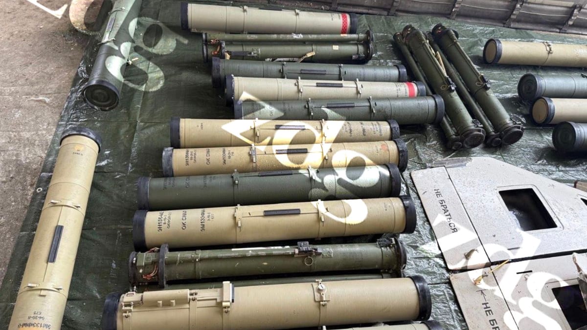 Confirmat: Camionul depistat la Albița aparține unei firme de transport din R. Moldova. Imagini cu munițiile