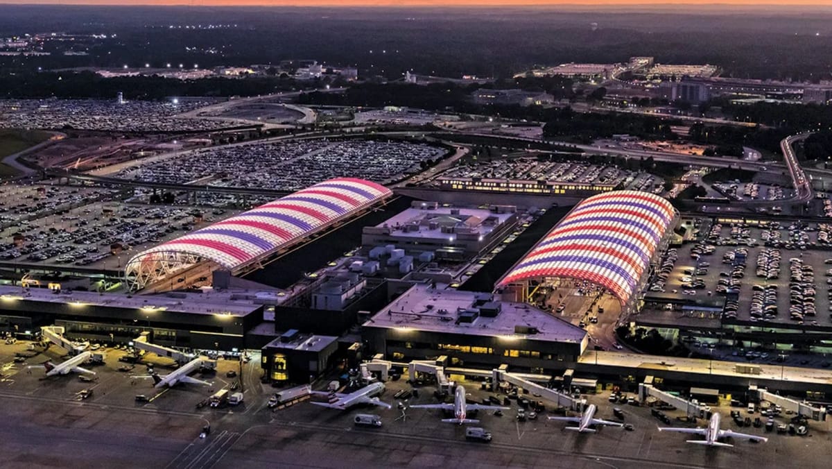 Patruzeci de aeroporturi importante din SUA vor fi obligate să reducă numărul zborurilor, pe fondul blocajului guvernamental